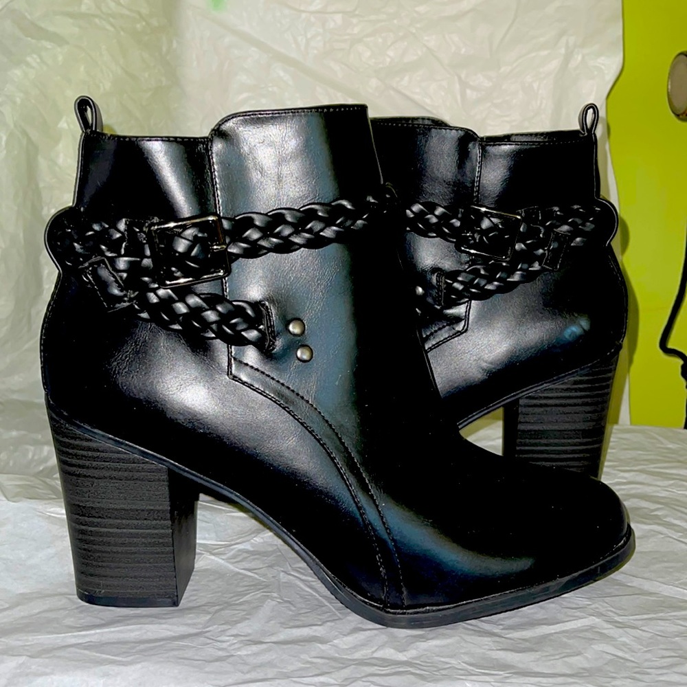 BRAND NEW AMERICAN EAGLE ANKLE BOOTS